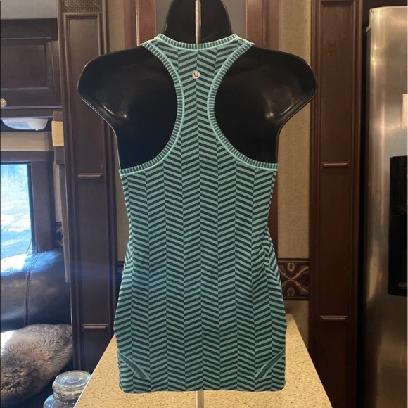 Lululemon Swiftly Tech Tank - Picture 5 of 7